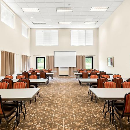 Best Western Palmyra Inn & Suites Buitenkant foto