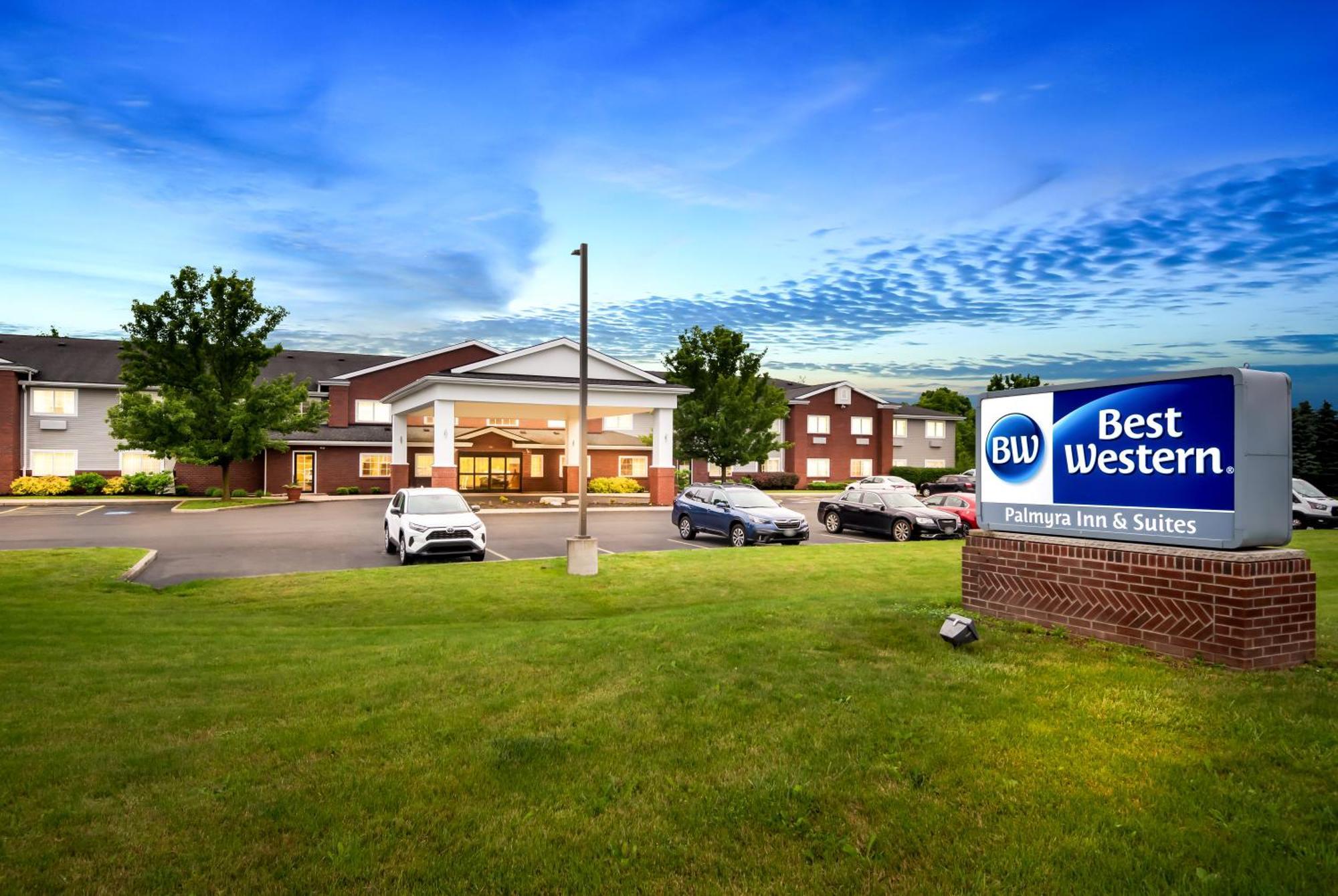 Best Western Palmyra Inn & Suites Buitenkant foto