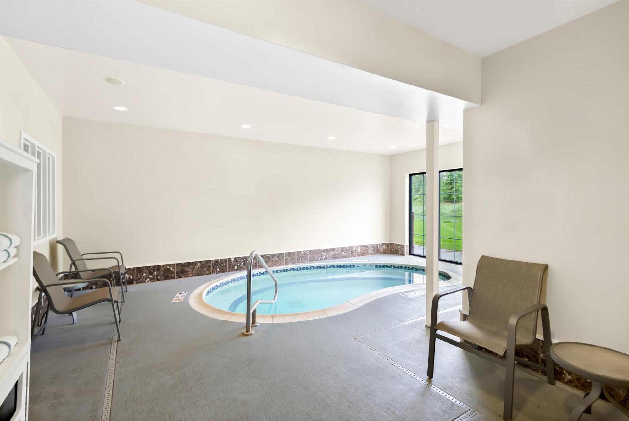 Best Western Palmyra Inn & Suites Buitenkant foto