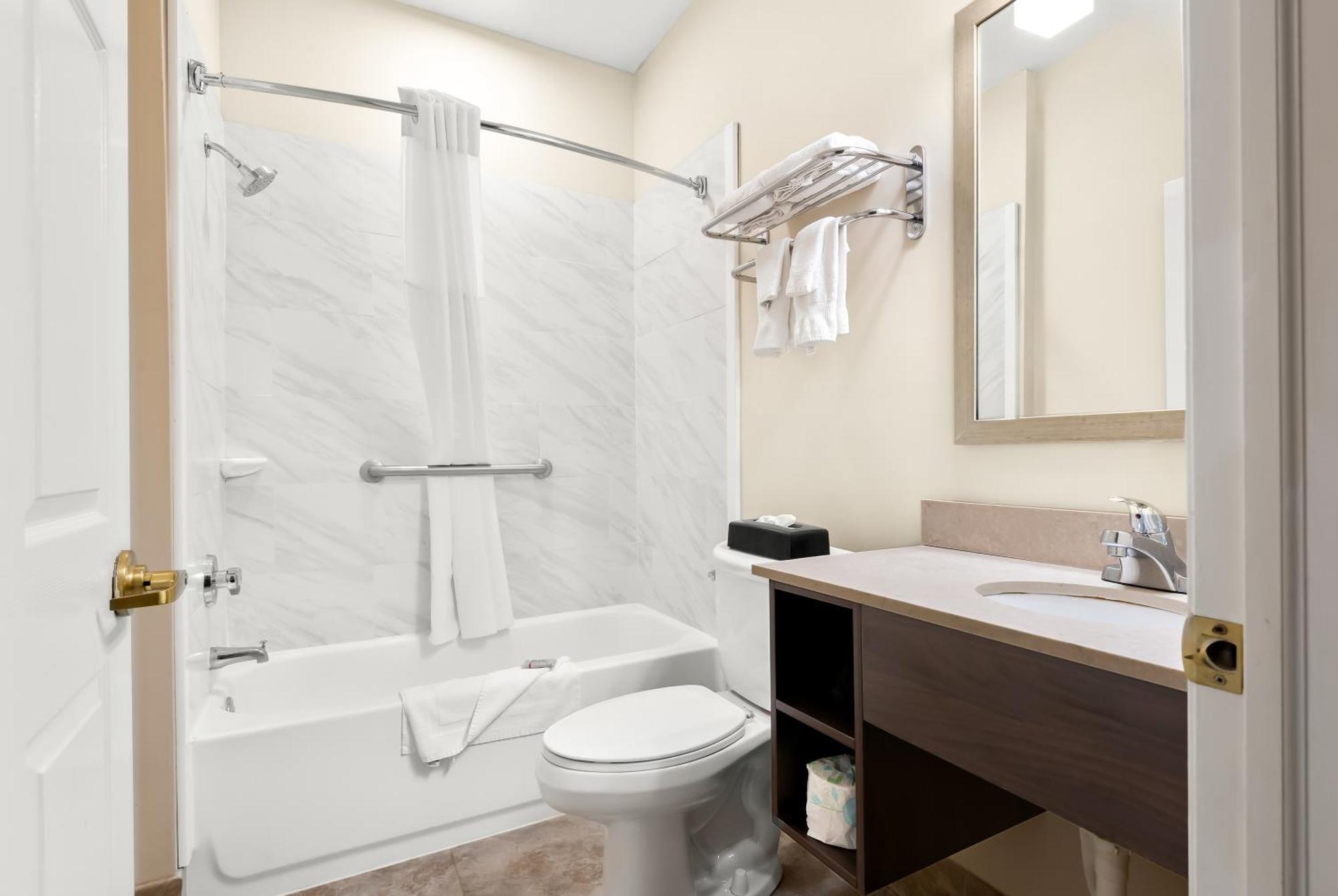 Best Western Palmyra Inn & Suites Buitenkant foto