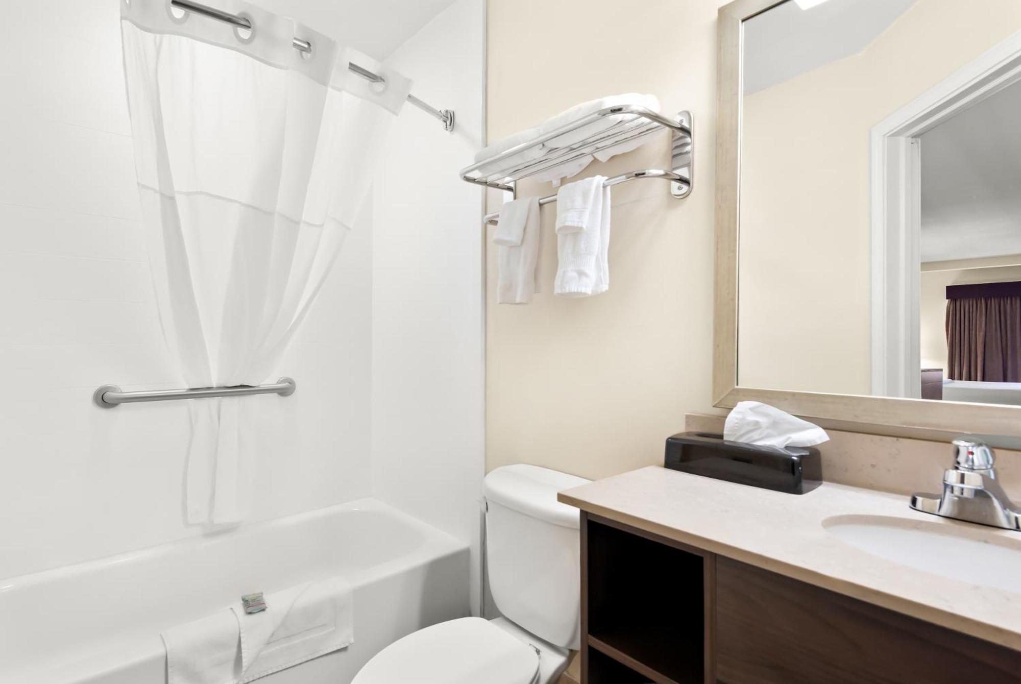 Best Western Palmyra Inn & Suites Buitenkant foto