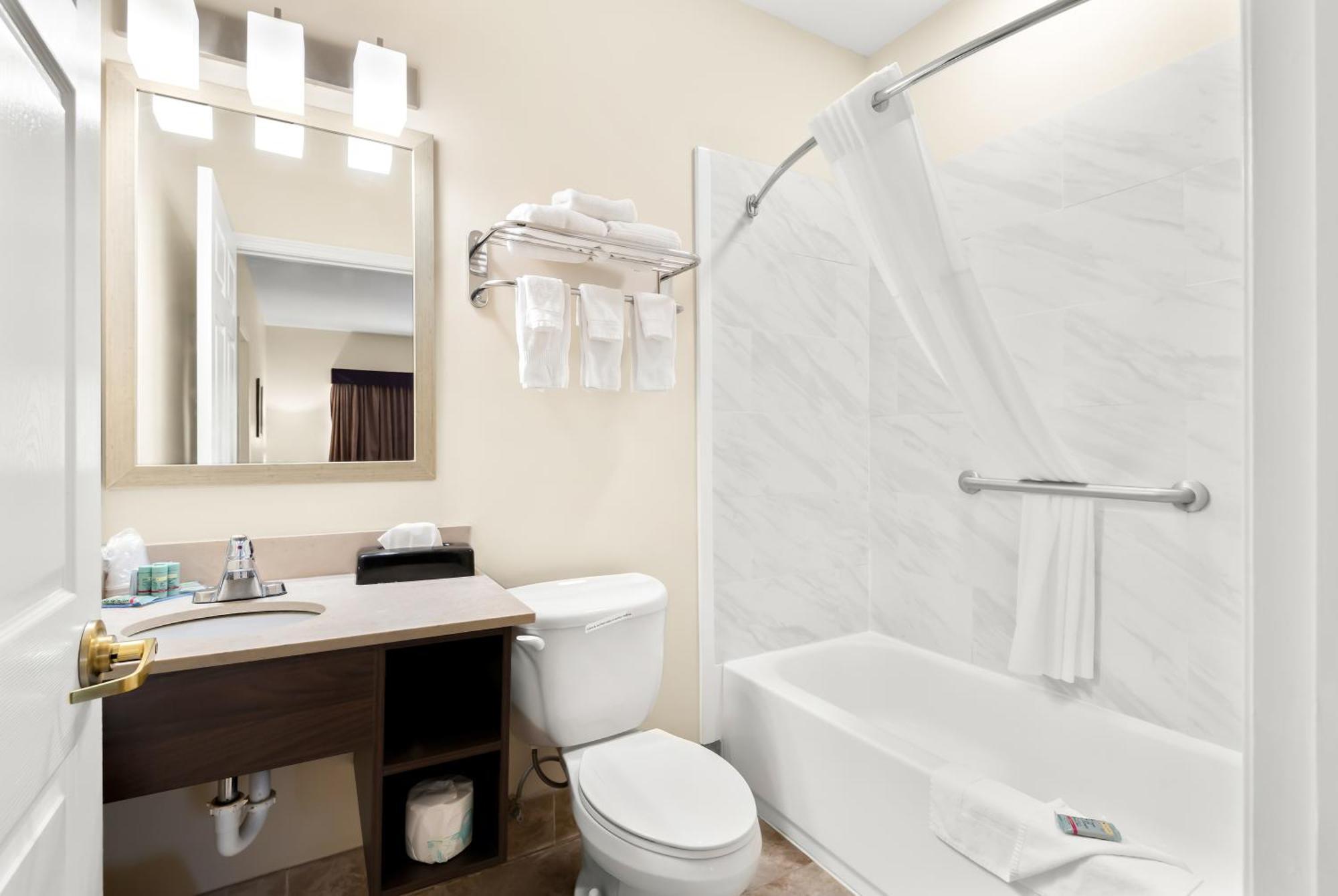 Best Western Palmyra Inn & Suites Buitenkant foto