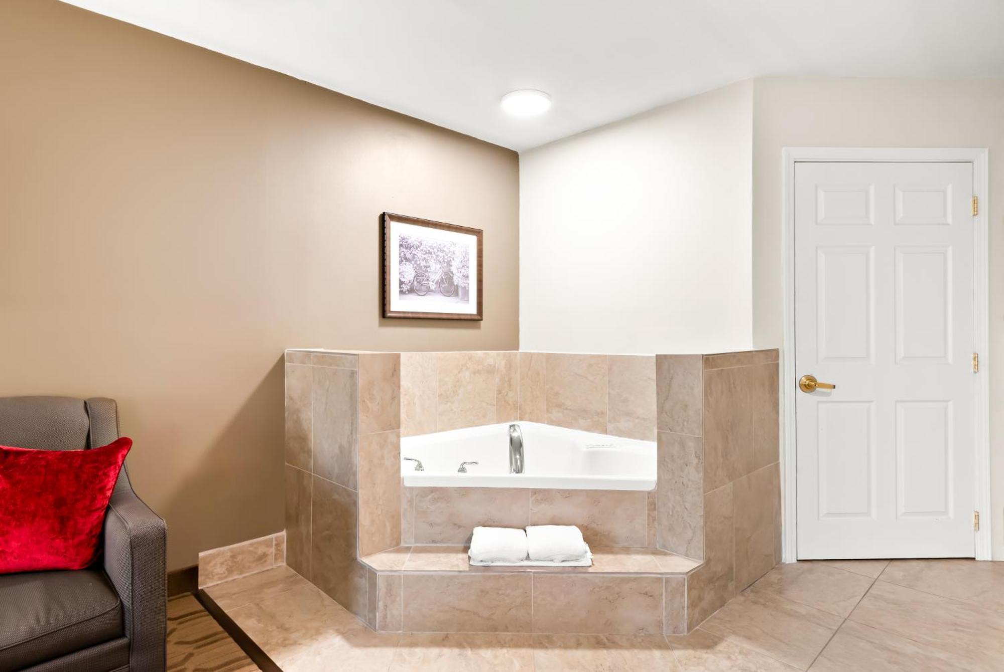 Best Western Palmyra Inn & Suites Buitenkant foto