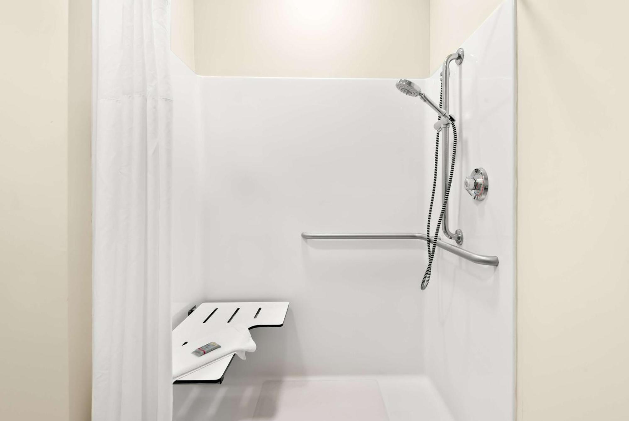 Best Western Palmyra Inn & Suites Buitenkant foto